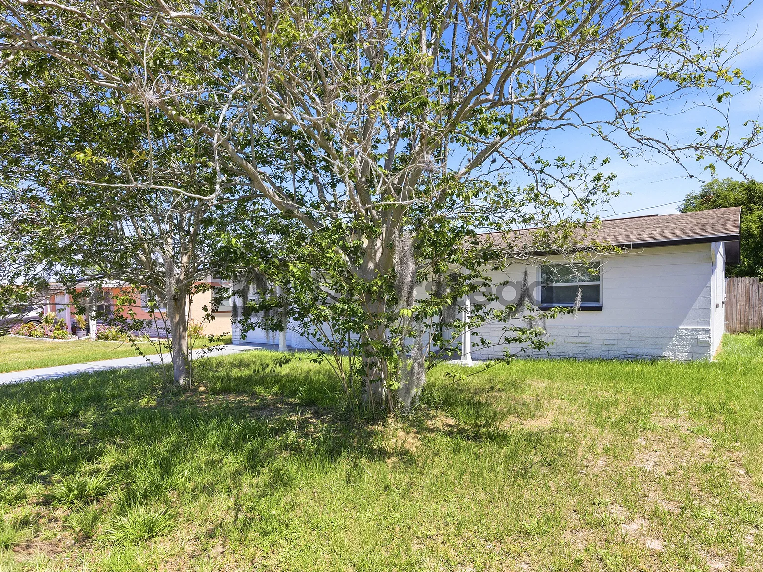 2 bed, 2.0 bath, 912 sqft, $1,725 — Photo 2