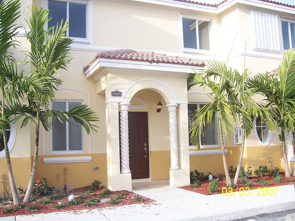 BEAUTIFUL TOWNHOUSE
