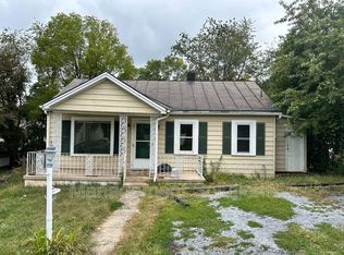 1832 Vinson St, Staunton, VA 24401