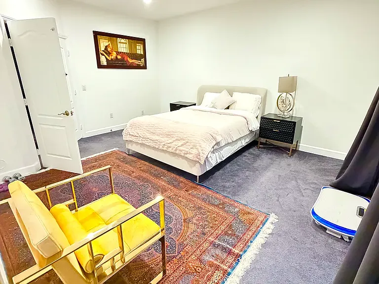 67 Vantis Dr — Photo 17
