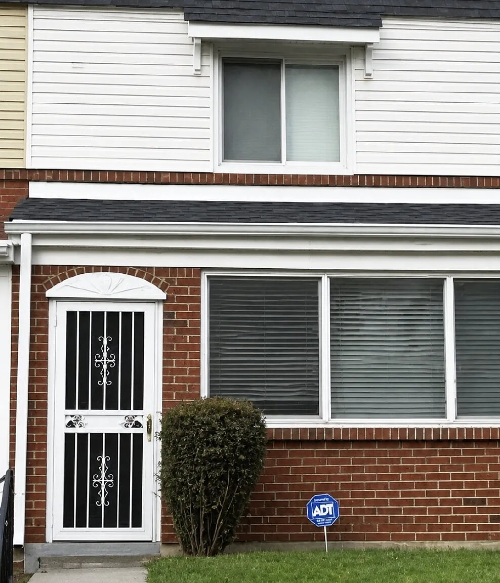2 bed, 1.0 bath, 1248 sqft, $2,400 — Photo 1