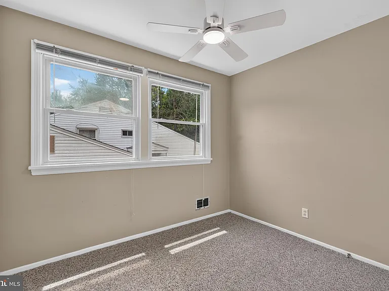7027 Jefferson Ave — Photo 22