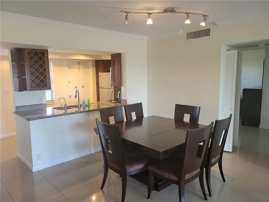 2 bed, 2.0 bath, 1100 sqft, $1,975 — Photo 4