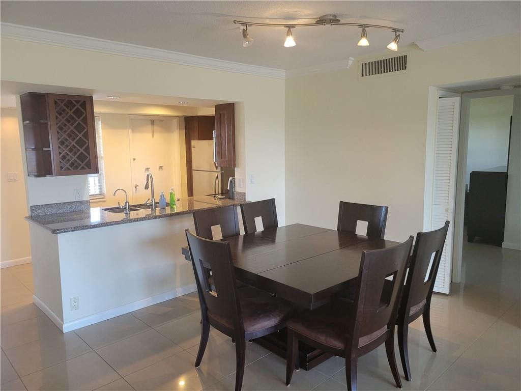 3050 N Palm Aire Dr APT 508, photo 5