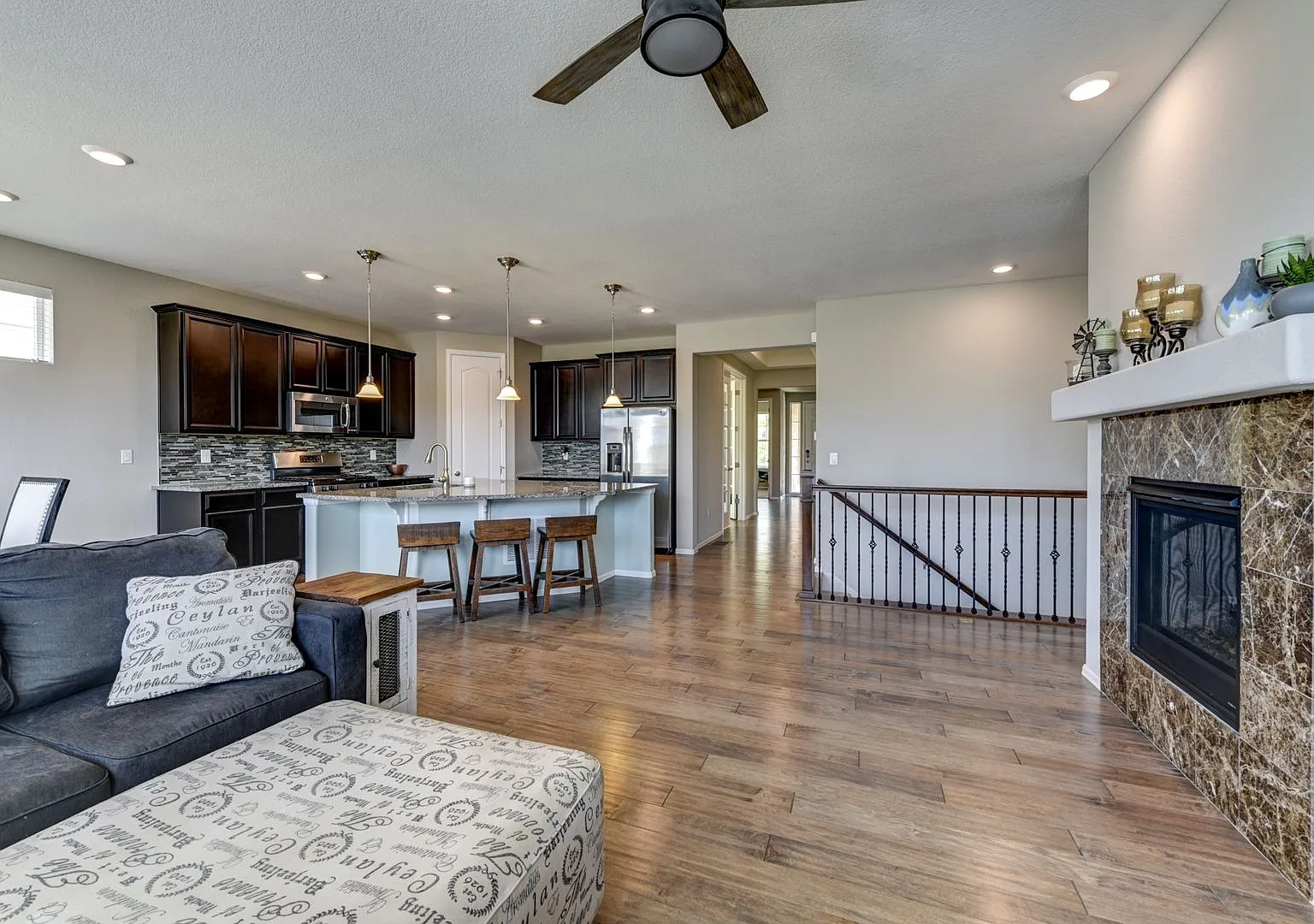 Large 3 bed 3 bath in Flatiron Meadows next to Meadowlark School. Tons of Updates — Photo 2
