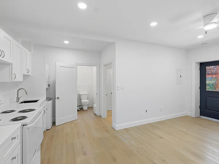 201-211 Main St #1 — Photo 8
