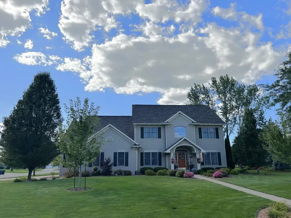 764 Saddlebrook Ct, Neenah, WI 54956