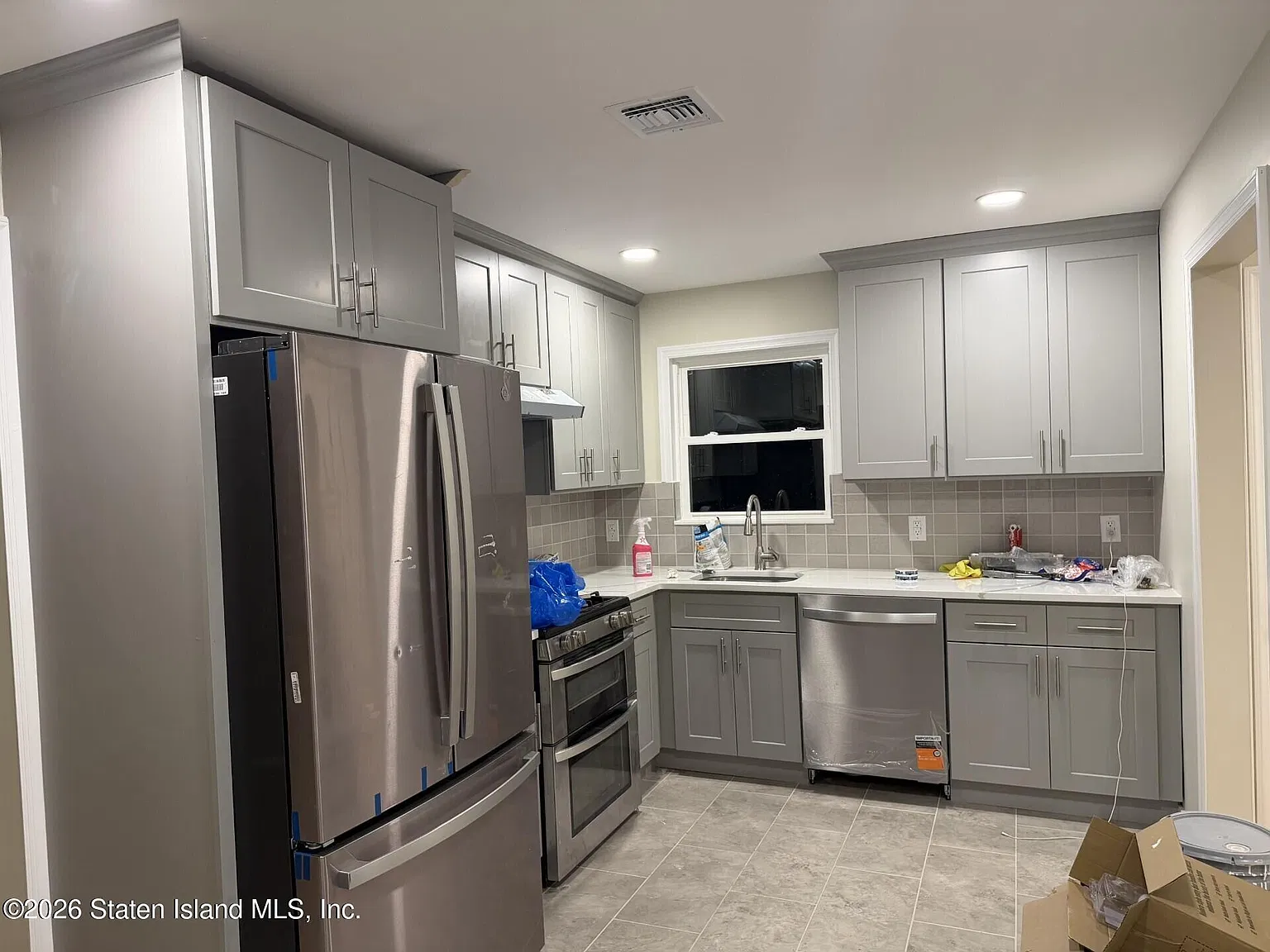 3 bed, 1.5 bath, 2000 sqft, $3,700 — Photo 3