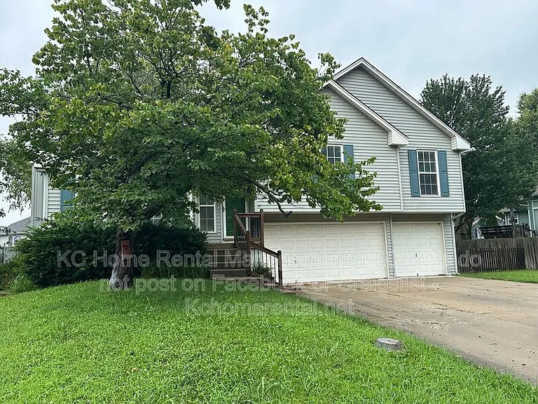 1224 SE Princeton Dr — Photo 3