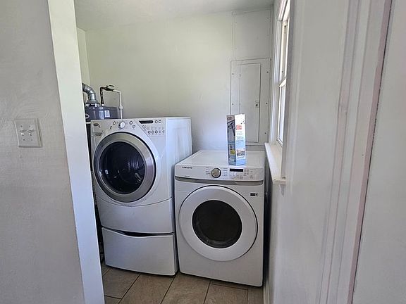 5th image of 605 Daniels Ln