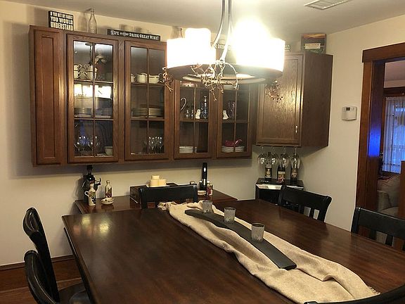 Built in hutch DR