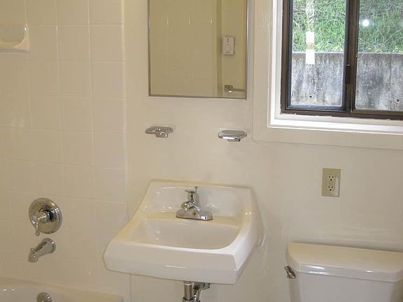 5th image of 1510 Pershing Dr APT B