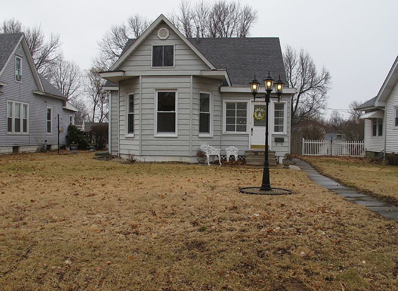 1st image of 617 W Fairground Ave