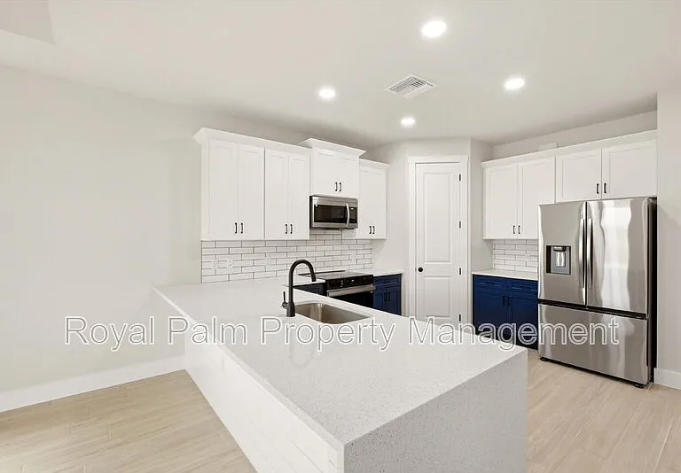 2616 NW 9th Ave — Photo 10