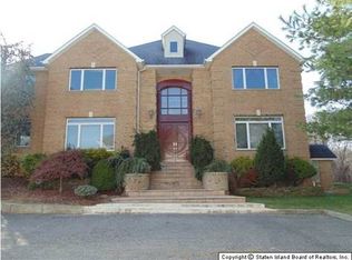 370 Arbutus Ave, Staten Island, NY 10312