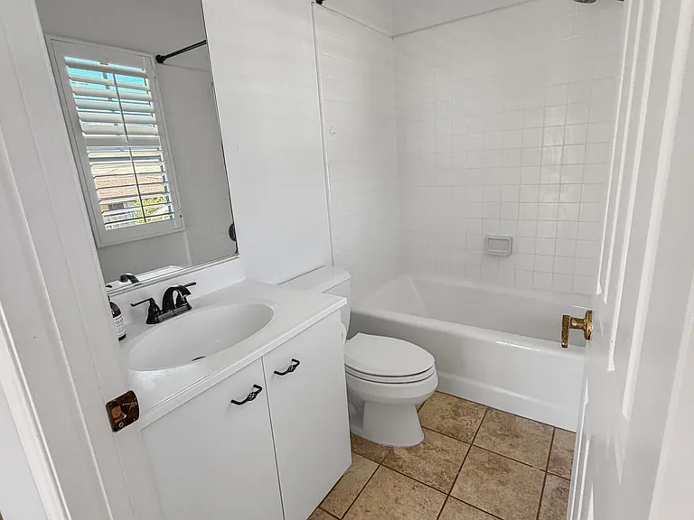 4297 Carpinteria Ave #5 — Photo 15