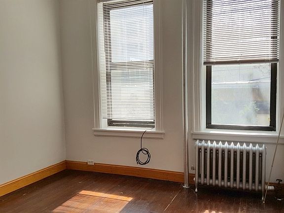 3rd image of 2421 41st St APT 1R
