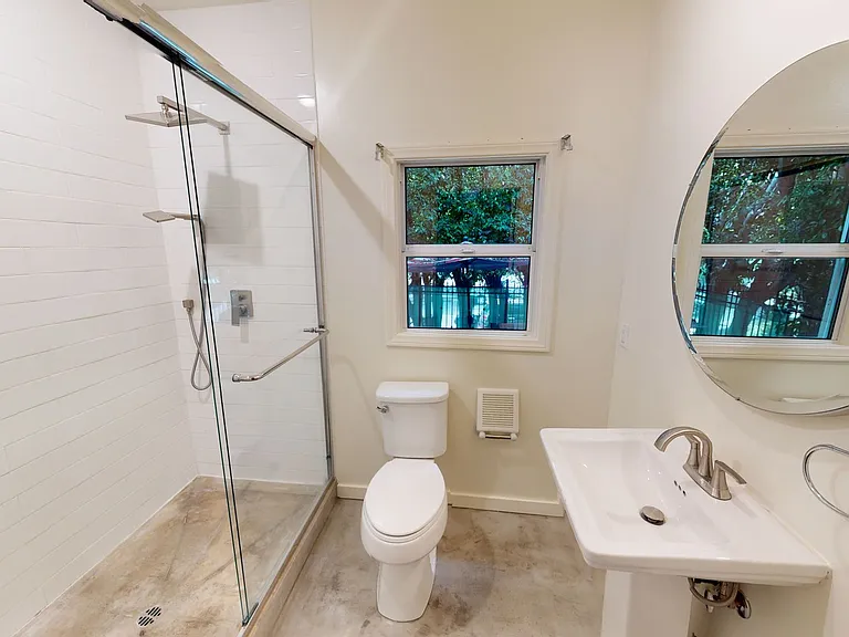 West Hollywood Oasis! *Free Rent* — Photo 8