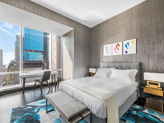 4th image of 157 W 57th St APT 32C