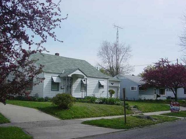 1st image of 506 E 10th St