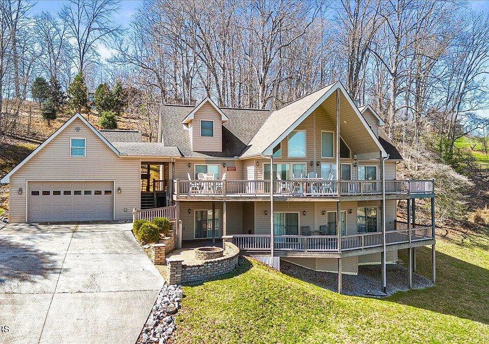 1st image of 223 Holly Ln