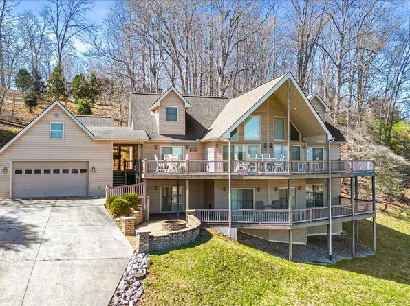 223 Holly Ln, La Follette, TN 37766