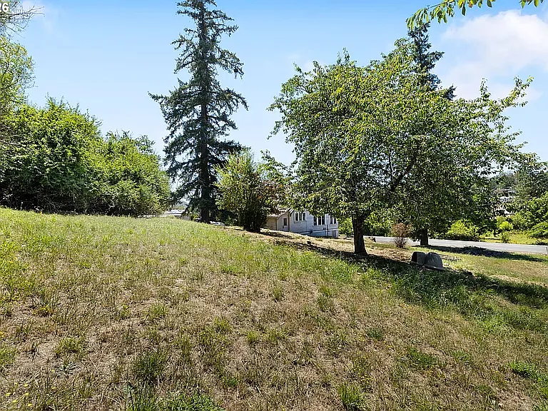 612 N State St — Photo 4