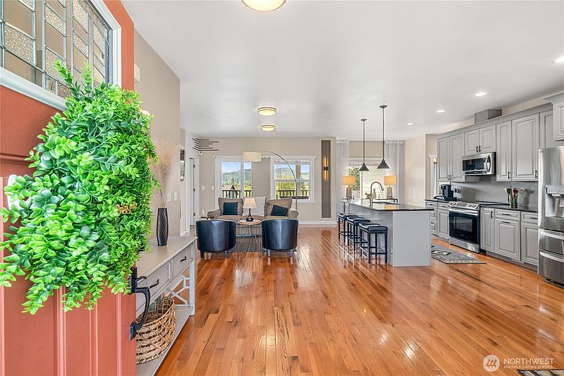 2nd image of 230 Swiss Avenue
