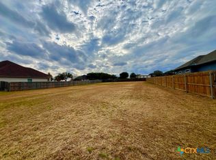 648 Oak Creek Pkwy, Seguin, TX 78155