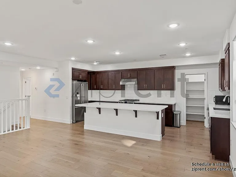 376 Line St — Photo 6