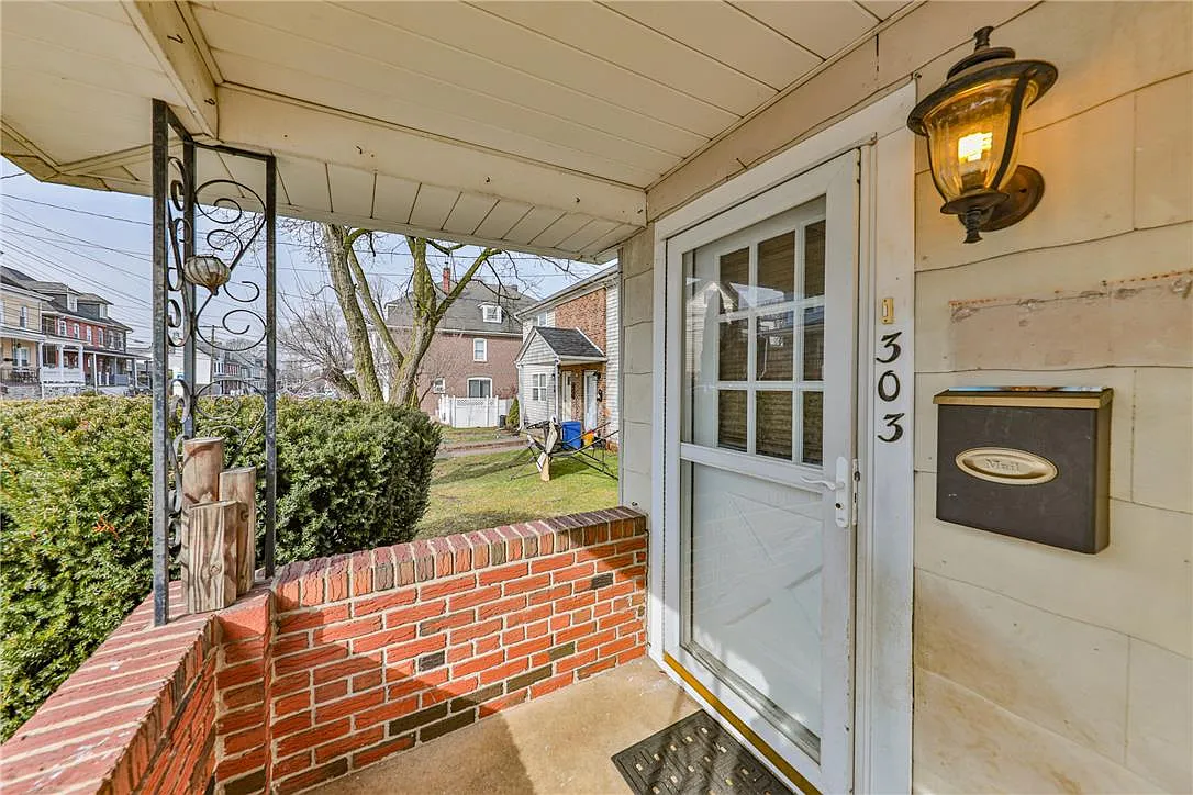 3 bed, 1.0 bath, 1796 sqft, $2,300 — Photo 4