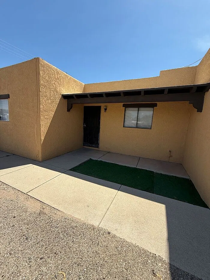 2 bed, 1.0 bath, 750 sqft, $1,000 — Photo 2
