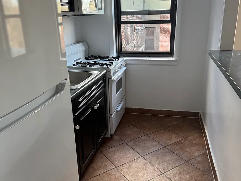 20-15 24th St #2A — Photo 5