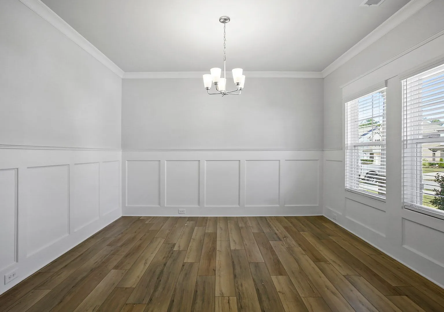 Stunning 5BR, 4-Bath Home with Loft & Modern Finishes | Lawrenceville — Photo 4