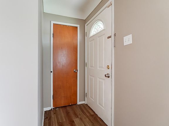 4th image of 5802 Elsie Ave