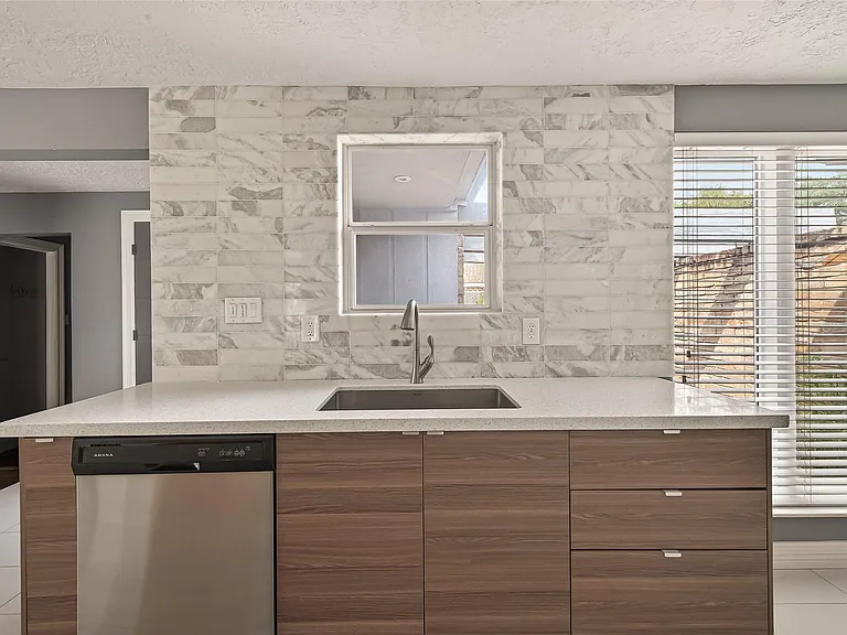 2130 Round Lake Dr — Photo 23