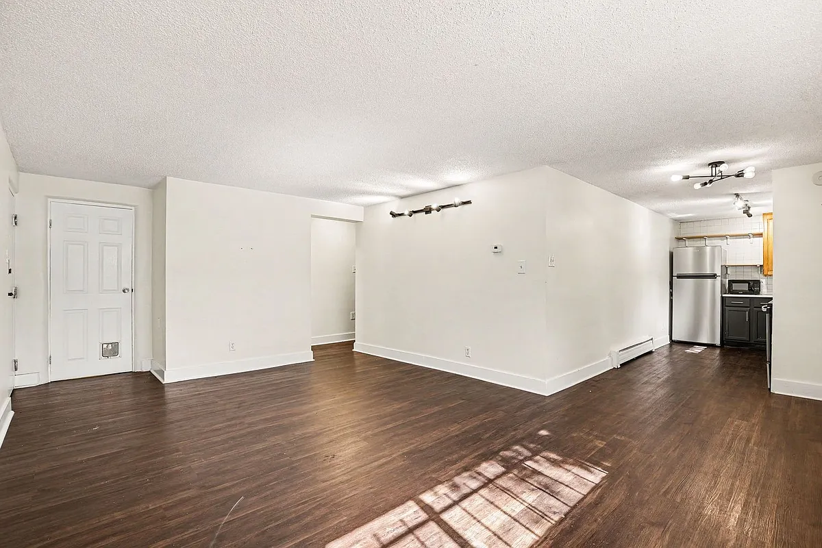 Building Photo - 1243 N Washington St #101
