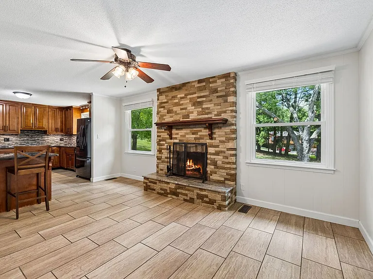1810 Theresa Dr — Photo 10