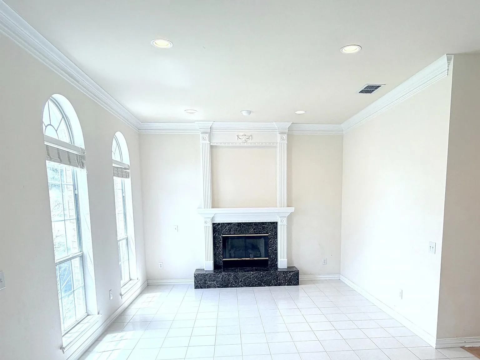 5 bed, 4.5 bath, 3969 sqft, $3,500 — Photo 2