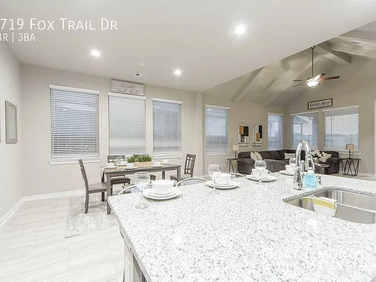 8719 Fox Trail Dr — Photo 8