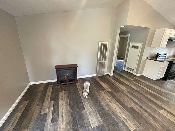 5th image of 445 1/2 Tanglewood Rd