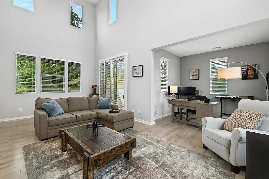 2 bed, 1637 sqft, $4,200 — Photo 2