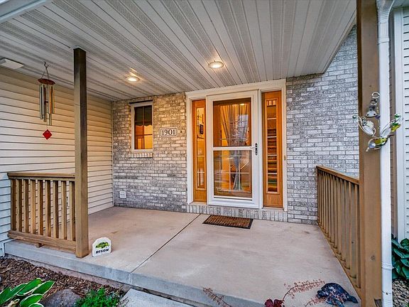 3rd image of 1901 Meadow Dr
