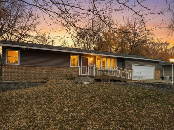 11004 Oak Knoll Ter N, Minnetonka, MN 55305