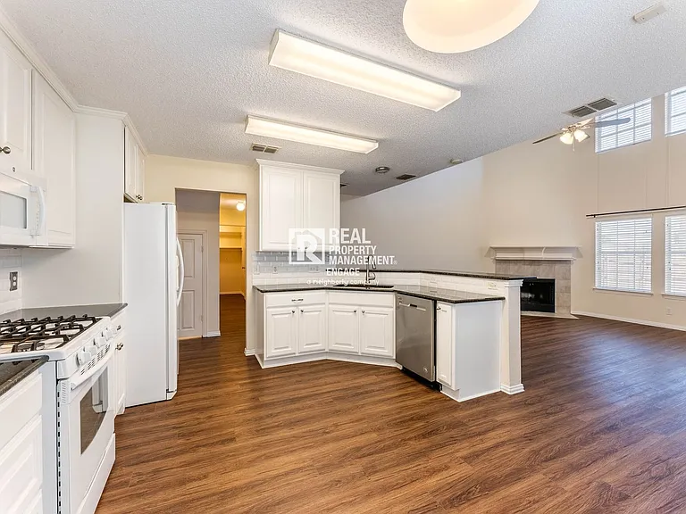 3929 Acorn Ln — Photo 15
