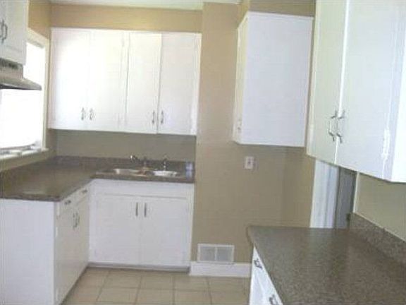 4th image of 223 2nd Ave