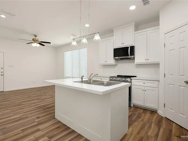 2105 E Viviana St #2 — Photo 6