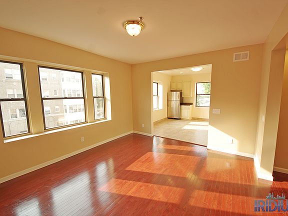 4th image of 56 S Walnut St APT 301