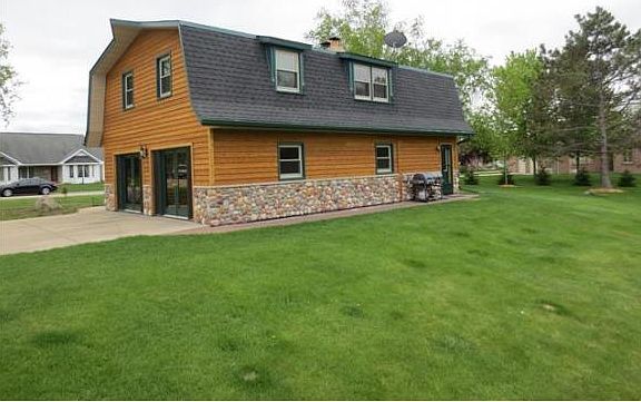 2nd image of 1920 Emerald Dr