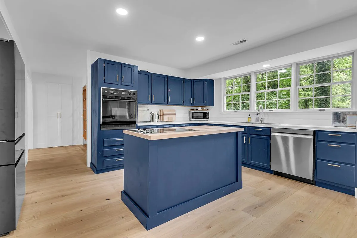 4 bed, 3.0 bath, 2949 sqft, $3,500 — Photo 3